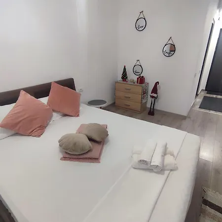 Nearby The Sea Apartment